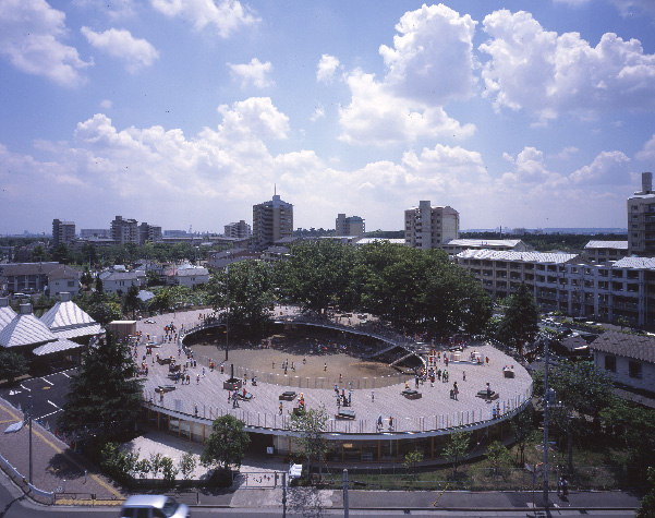 Open up: Fuji Kindergarten by Tezuka Architects features an outdoor play area on its roof. | PHOTOGRAPHER: KATSUHISA KIDA/FOTOTECA; CREATIVE DIRECTOR KASHIWA SATO; LIGHTING DESIGNER: MASAHIDE KAKUDATE/MASAHIDE KAKUDATE LIGHTING ARCHITECT & ASSOCIATES,INC.