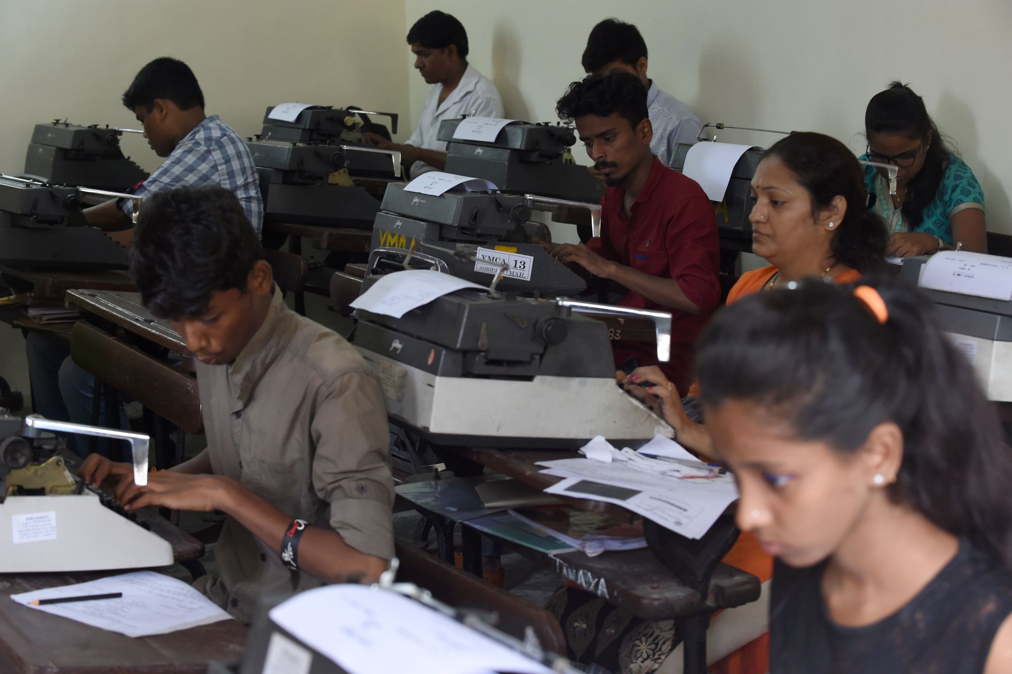 Indian candidates use typewriters during the last official typing exam conducted by the state government in Mumbai on Monday. Typewriters have largely been consigned to history in many countries, and high-tech India might soon join the list as its shift to globalization and mastery of the latest computer technologies drives its economic boom. | AFP-JIJI